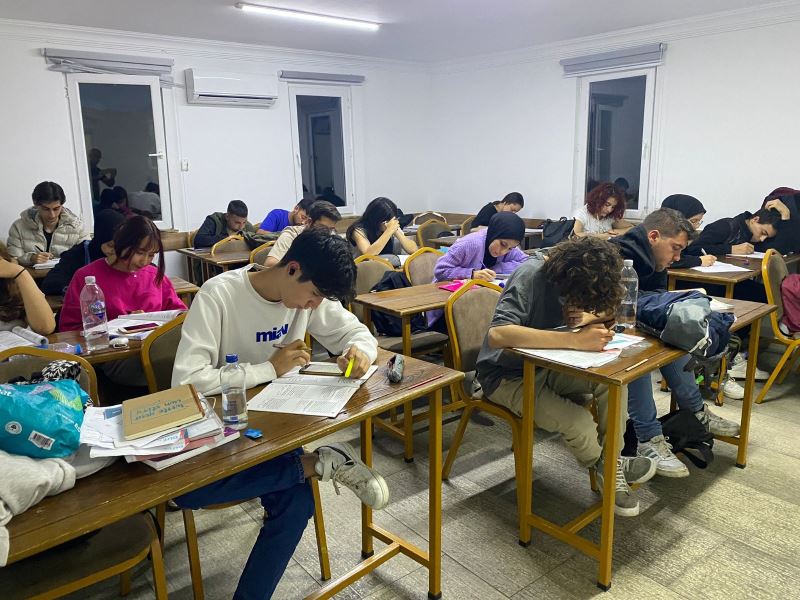 Öğrenciler soru çözüm kampına girdi