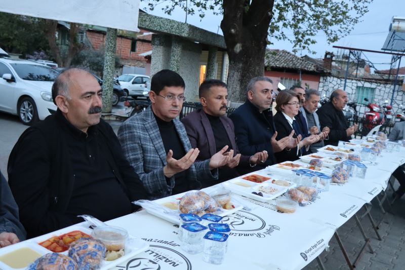 Dallıca’da binlerce kişi meydanı doldurdu