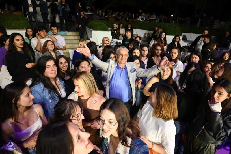 Öğrencilere sınav öncesi motivasyon yemeği
