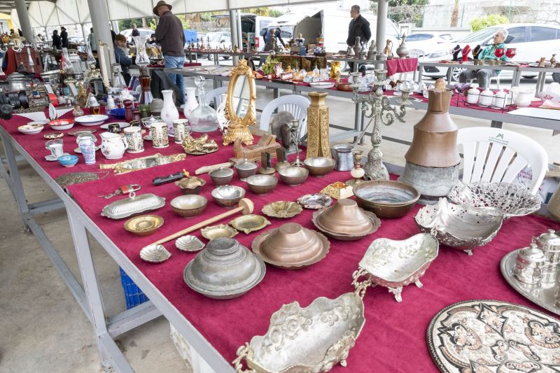 Mersin’in İlk ‘Antika Pazarı’ Vatandaşları Geçmişe Götürüyor