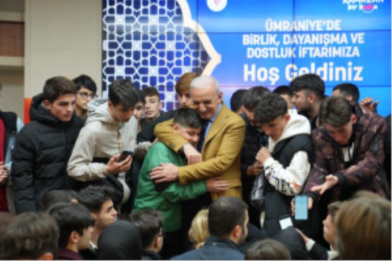 ÜMRANİYELİ GÖNÜLLÜ GENÇLER İFTAR YEMEĞİNDE BULUŞTU