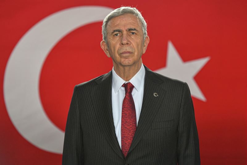 MANSUR YAVAŞ DEPREM BÖLGELERİNDE ARAMA KURTARMA ÇALIŞMALARINA KATILAN İTFAİYE PERSONELİNE TAKDİR BELGESİ VERDİ