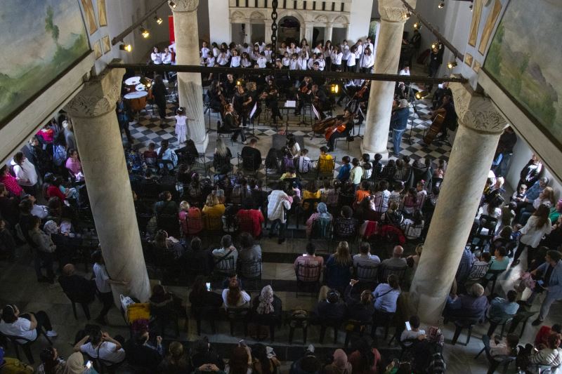 Tarsus’ta Önce Tarihi Gezi Sonra Çocuk Şarkıları Konseri