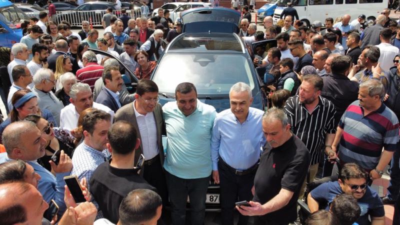 TOGG NAZİLLİ’DE MİTİNG HAVASI ESTİRDİ        Nazilli’de binlerce kişi TOGG’un milli gururuna ortak oldu