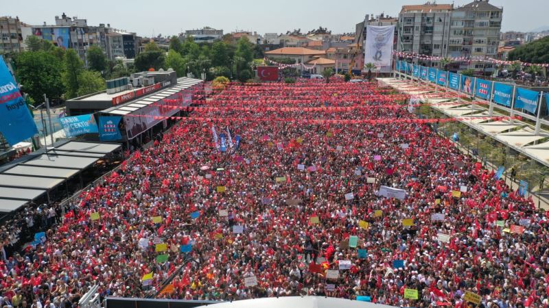 BAŞKA ÇERÇİOĞLU: “İKİ KIRMIZI ÇİZGİMİZ VAR; BAYRAK VE VATAN’’