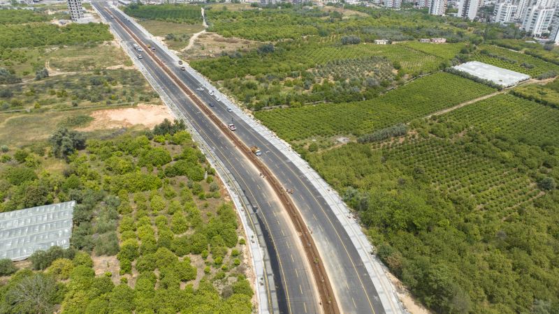 Büyükşehir Kent Trafiğini Rahatlatmaya Devam Ediyor