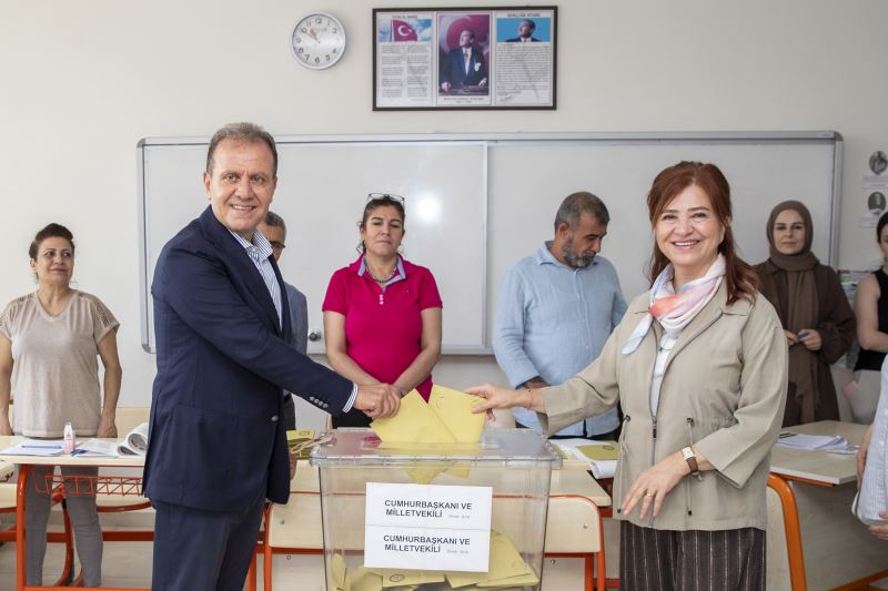 Başkan Seçer, Ailesi İle Birlikte Genel Seçimde Oylarını Kullandı