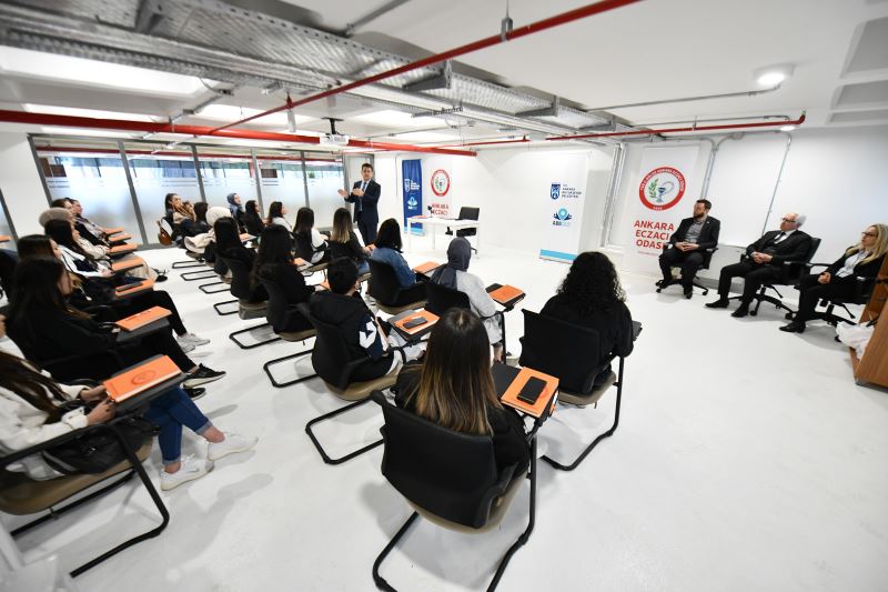 ANKARA BÜYÜKŞEHİR BELEDİYESİNDEN İSTİHDAMA KATKI: ECZANE DESTEK PERSONELİ EĞİTİMLERİ BAŞLADI