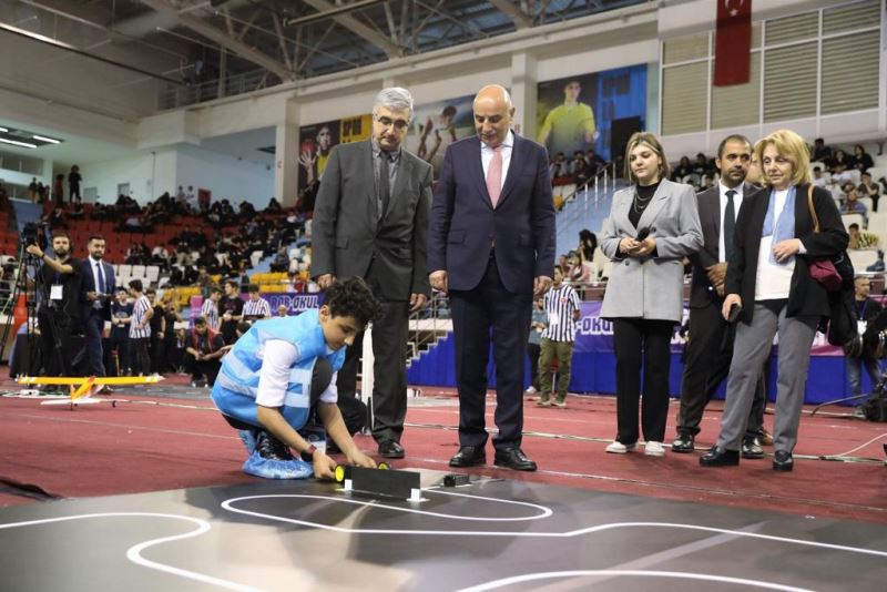 Keçiören’deki robot yarışmasında 100 Bin TL’lik ödül sahiplerini buldu