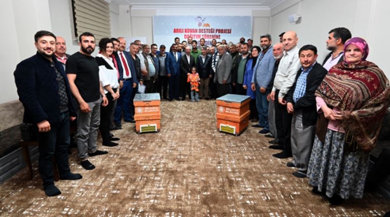 Selçuklu Belediyesi’nden arıcılığa önemli destek ARILI KOVANCILIK PROJESİ’NDE ÜRETİCİLER KOVANLARINA KAVUŞTU