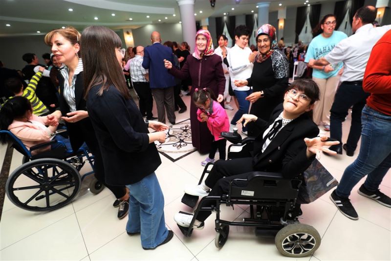 Engelliler Haftası’nda Annelere Özel Kutlama