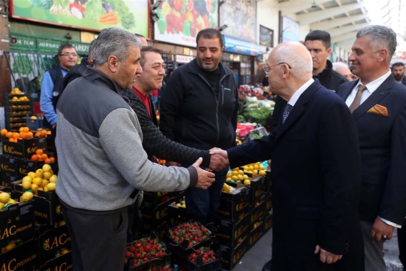 Başkan Yaşar, Hal Esnafıyla Buluştu