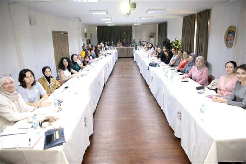 ALANYA BELEDİYESİ YARATICI YAZARLIK ATÖLYESİ DEVAM EDİYOR BU HAFTANIN KONUĞU DR. SENAİ DEMİRCİ OLDU