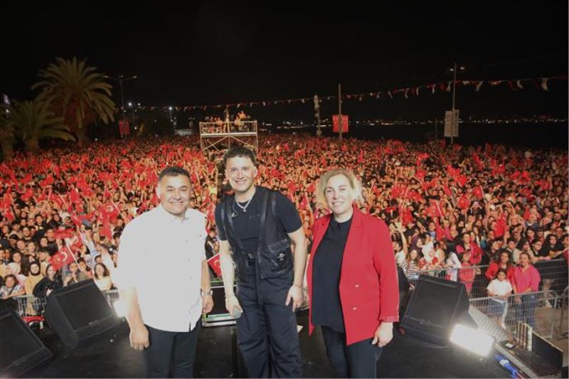 ALANYA BELEDİYESİ’NDEN MUHTEŞEM 19 MAYIS KUTLAMASI BÜYÜK COŞKU EDİS KONSERİYLE ZİRVE YAPTI