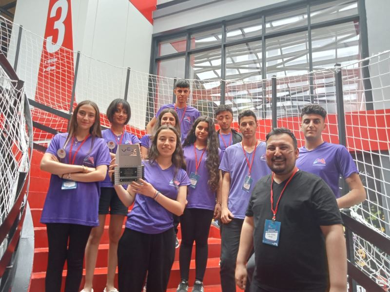 Büyükşehir Robotics Takımı Samsun’da ‘Vex Robotıcs Lise Turnuvası’na Katıldı