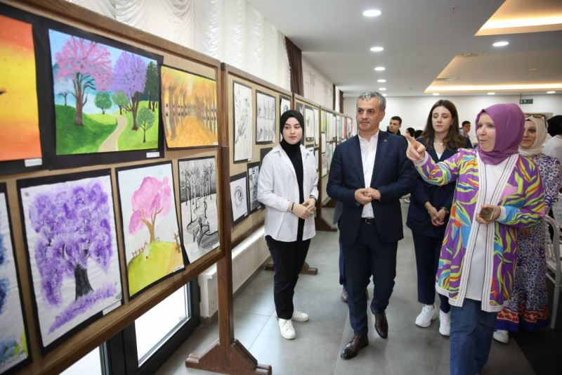 Başkanımız Yomra Anadolu Lisesi öğrencilerinin sergisini ziyaret etti