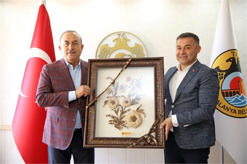 BAKAN ÇAVUŞOĞLU VE BAKAN ERSOY’DAN ALANYA BELEDİYESİ’NE ZİYARET