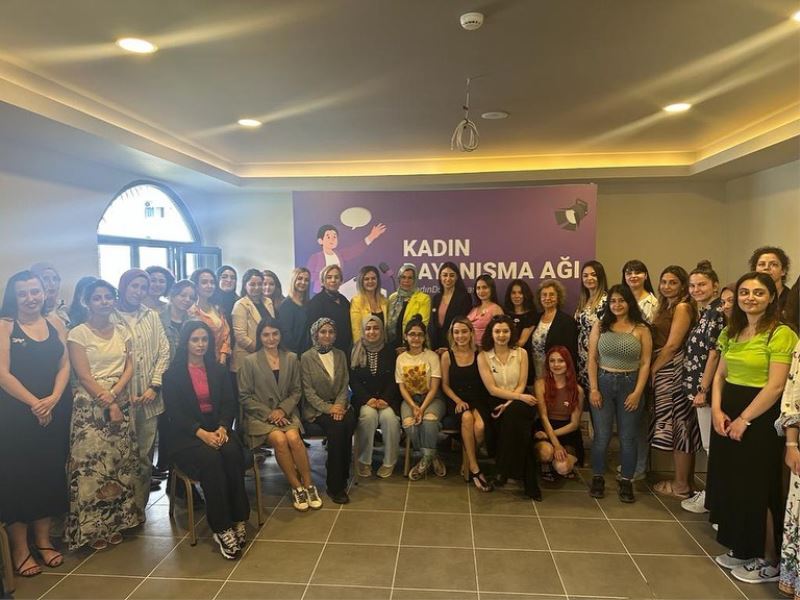 CUMHURİYETİMİZ KADINLARLA GÜÇLENİYOR