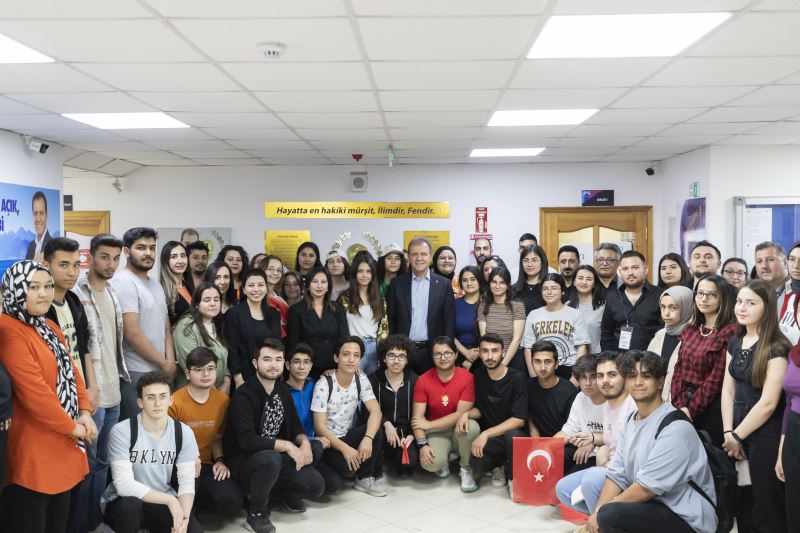 Başkan Seçer, Erdemli’deki Öğrencilerle De Bir Araya Geldi