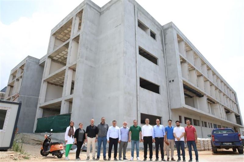 BAŞKAN YÜCEL MEGA PROJEYİ YERİNDE İNCELEDİ OBA KAPALI SPOR SALONU VE YARI OLİMPİK YÜZME HAVUZU HIZLA YÜKSELİYOR