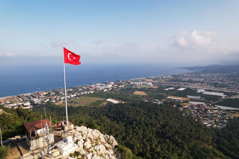 Çalış Tepesi’ne Türk bayrağı asıldı