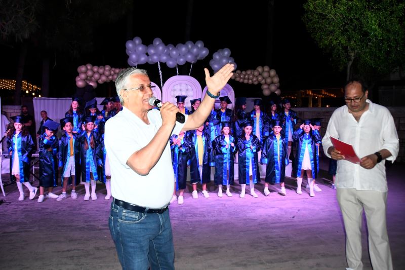 Miniklerin mezuniyet coşkusu