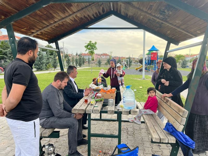 Belediye Başkanımız Serkan Koyuncu Şehit İsmail Er Parkı’nı gezdi, vatandaşlarımızla sohbet etti.