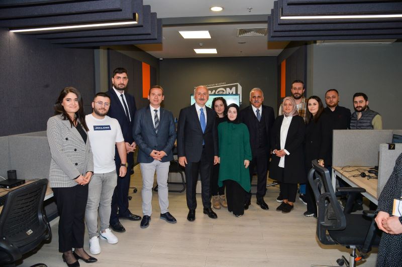 ULAŞTIRMA VE ALTYAPI BAKANI KARAİSMAİLOĞLU BÜYÜKŞEHİR’İ ZİYARET ETTİ