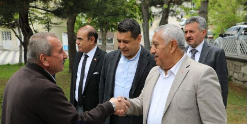 ZEYBEK BAŞKAN´DAN ZAFER MAHALLESİ´NE ZİYARET