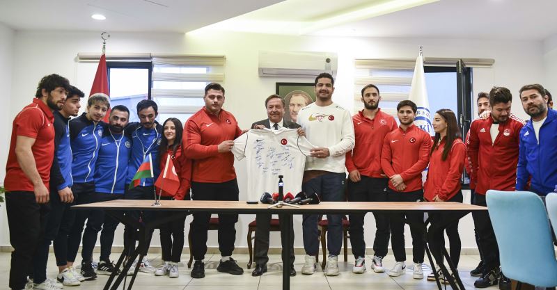 ASKİ SPORLU MİLLİ SPORCULAR BASINLA BULUŞTU
