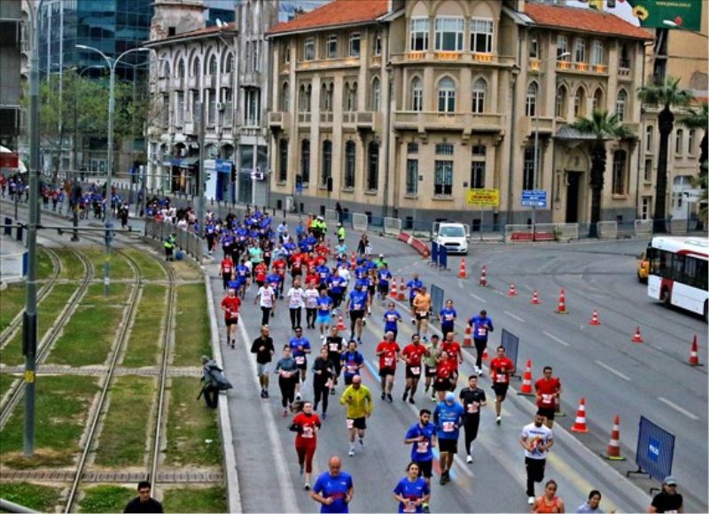 İzmir trafiğine maraton düzenlemesi