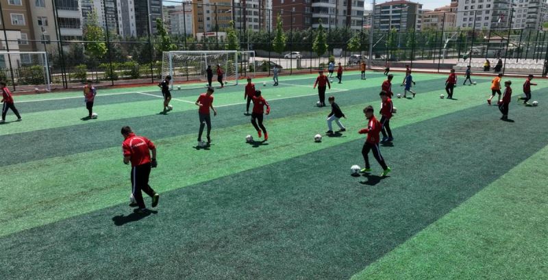 GELECEĞİN FUTBOLCULARI YETİŞİYOR
