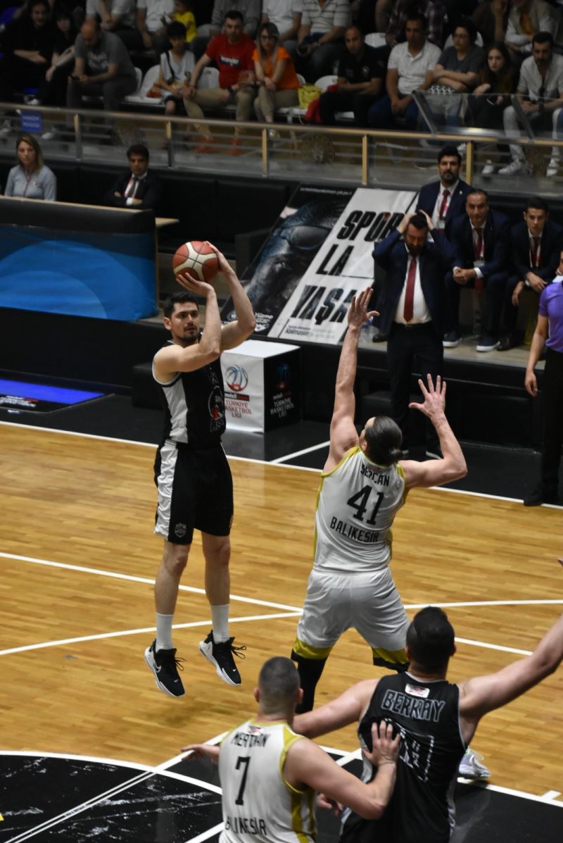 Carettalar Yarı Finalde