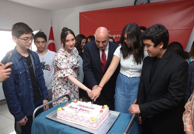LGS öğrencileriyle motivasyon pastası kesildi