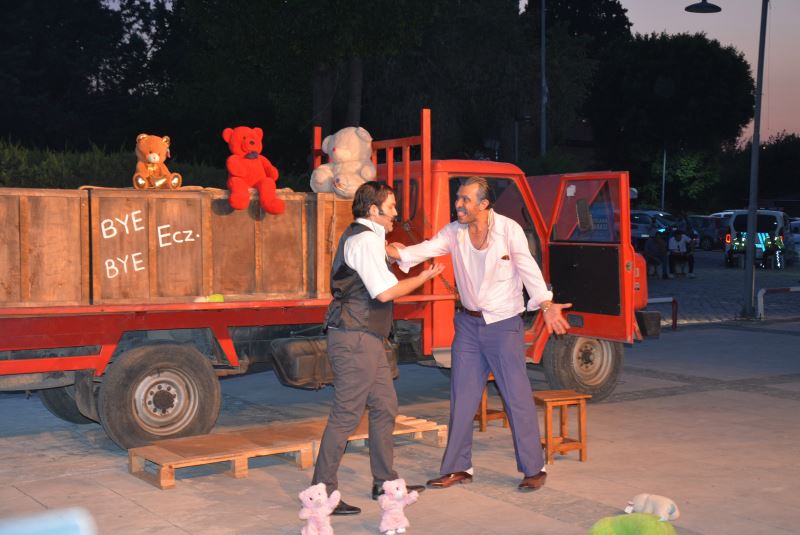 Büyükşehir Her Yaş Grubunu Tiyatroyla Buluşturuyor