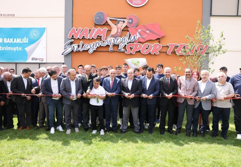 Naim Süleymanoğlu Kapalı Spor Salonu hizmete açıldı