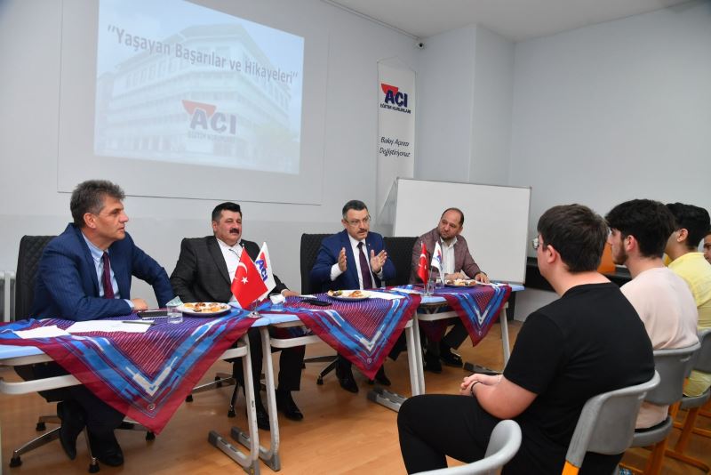 Genç, YKS öncesinde öğrencilere tecrübelerini anlattı