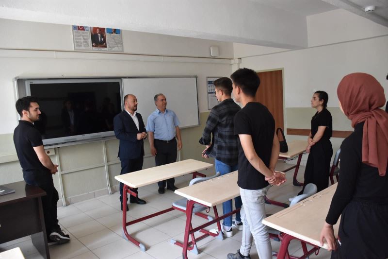 GENÇLERİMİZİN YANINDAYIZ