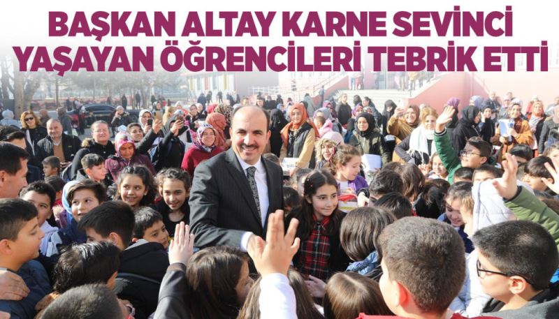 BAŞKAN ALTAY KARNE SEVİNCİ YAŞAYAN ÖĞRENCİLERİ TEBRİK ETTİ