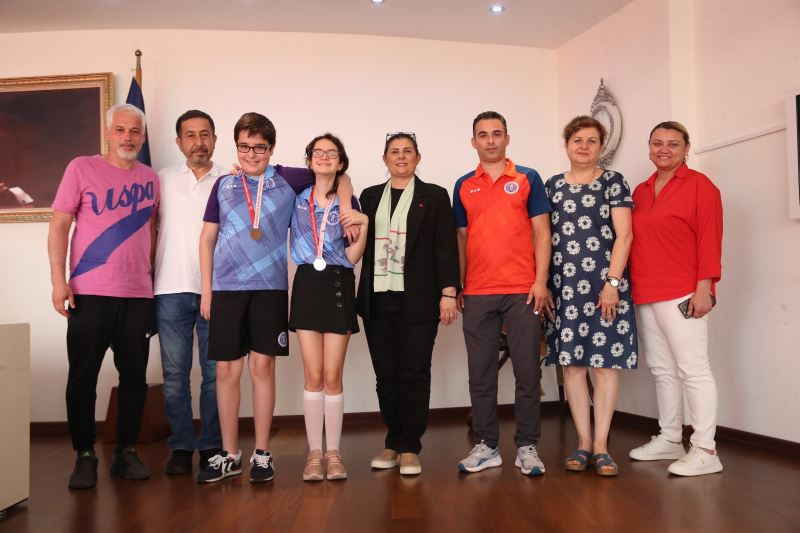 MADALYALI OTİZMLİ GENÇLERDEN BAŞKAN ÇERÇİOĞLU’NA TEŞEKKÜR ZİYARETİ