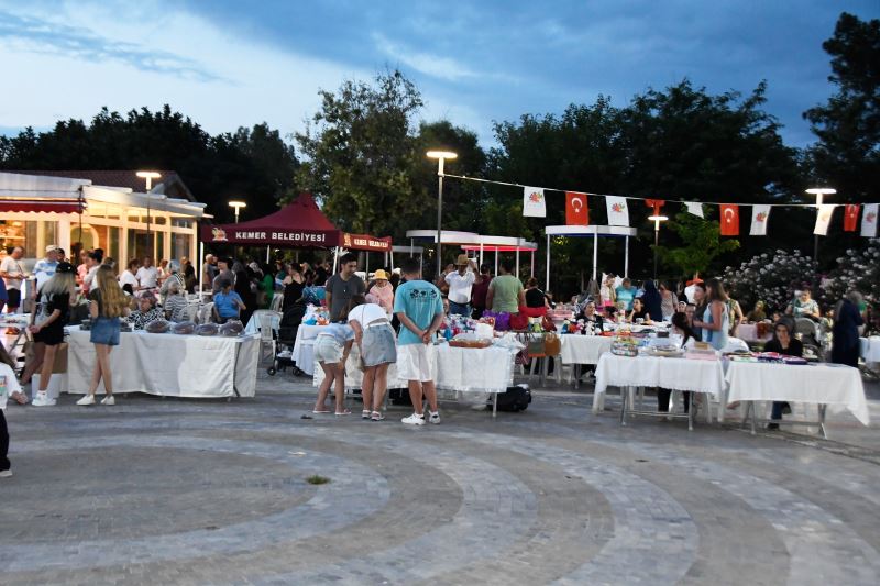Kemer’de üreten ev hanımları kermesi yapıldı