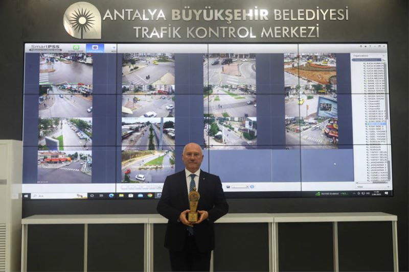 Ulaşım ile teknolojiyi bir araya getiren  Akıllı Kavşak Kontrol Merkezi ödül aldı