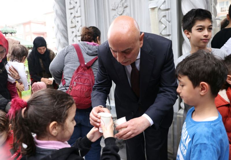 Dünya Süt Günü’nde Keçiören’deki çeşmeden süt aktı