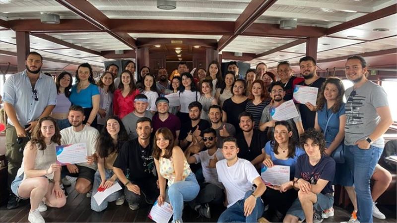 Genç İzmirliler yaza merhaba dedi