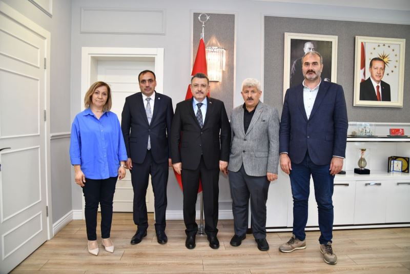 Başkan Genç, Kurban Bayramı öncesi işçileri sevindirdi