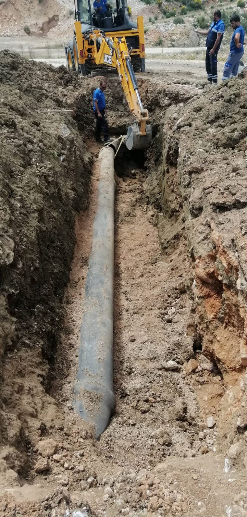 Heyelanın patlattığı boru onarıldı