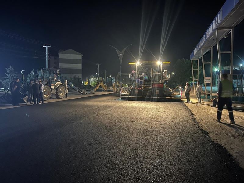 Asfaltlama Çalışmalarında Gece Mesaisi