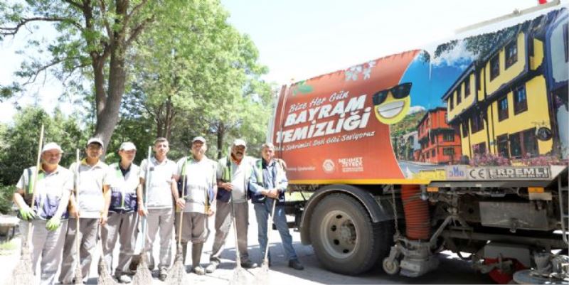 MEZARLIKLARDA BAYRAM TEMİZLİĞİ