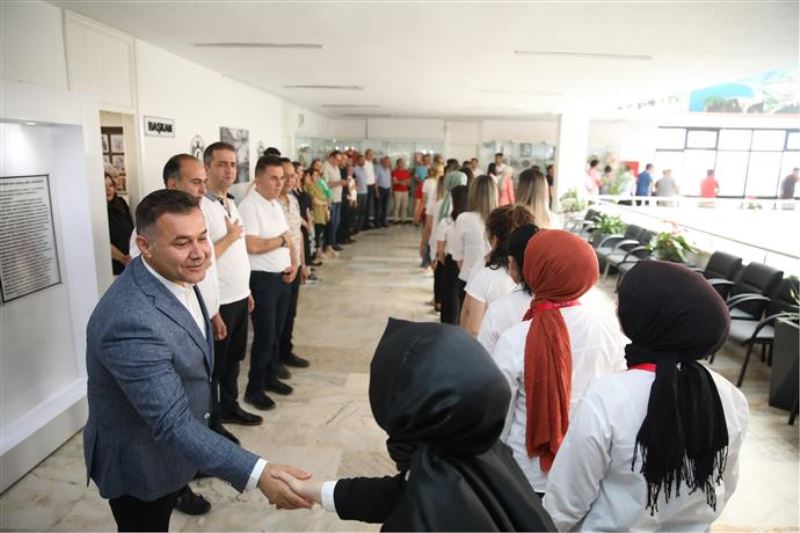 BAŞKAN YÜCEL PERSONELLE BAYRAMLAŞTI