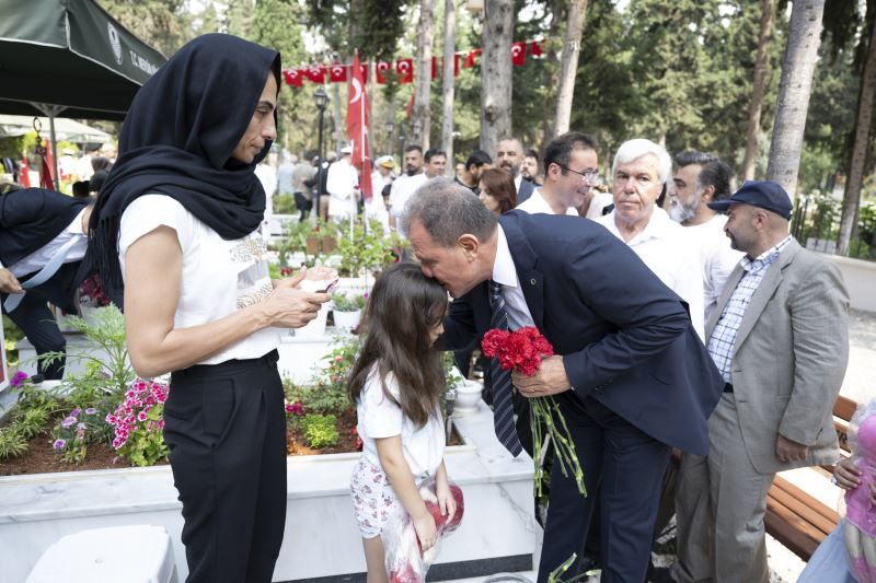 Başkan Seçer, Bayram Arifesinde Şehitlik Ziyaretinde Bulundu